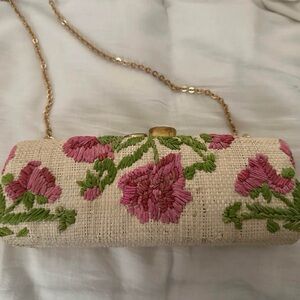 Elegant Floral Embroidered Clutch with Chain